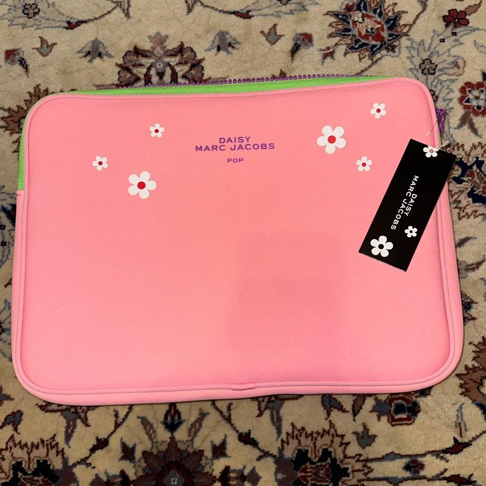 Marc Jacobs Daisy Pink Floral Laptop case